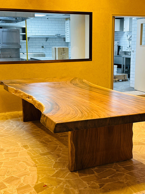Luxury MonkeyPod Suar WoodDining Table for La Lupa Dining – Dubai Design District (2025)